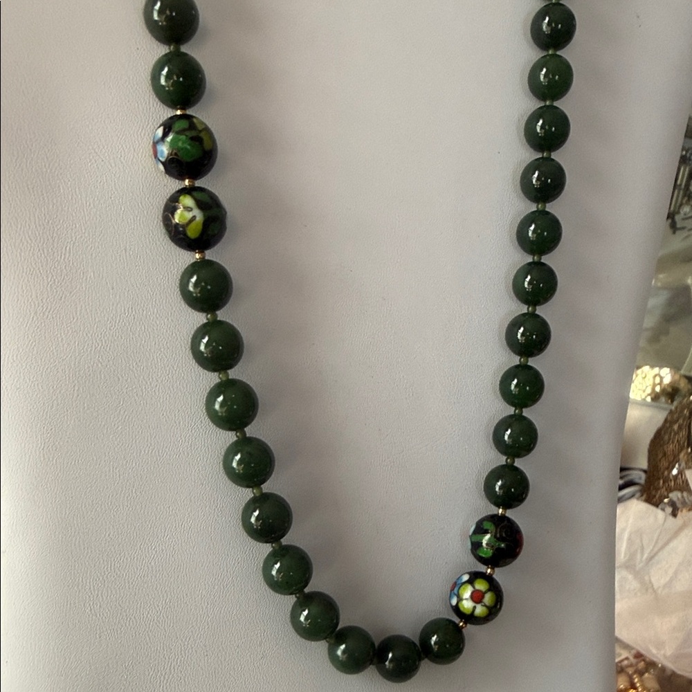 Elegant Green Beaded Necklace with enamel beads